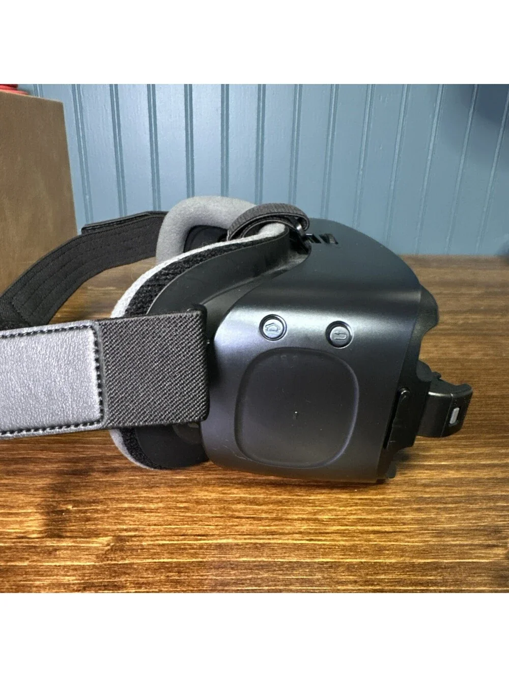 Samsung Gear VR SM-R323 Oculus Virtual Reality Headset Blue & Black
